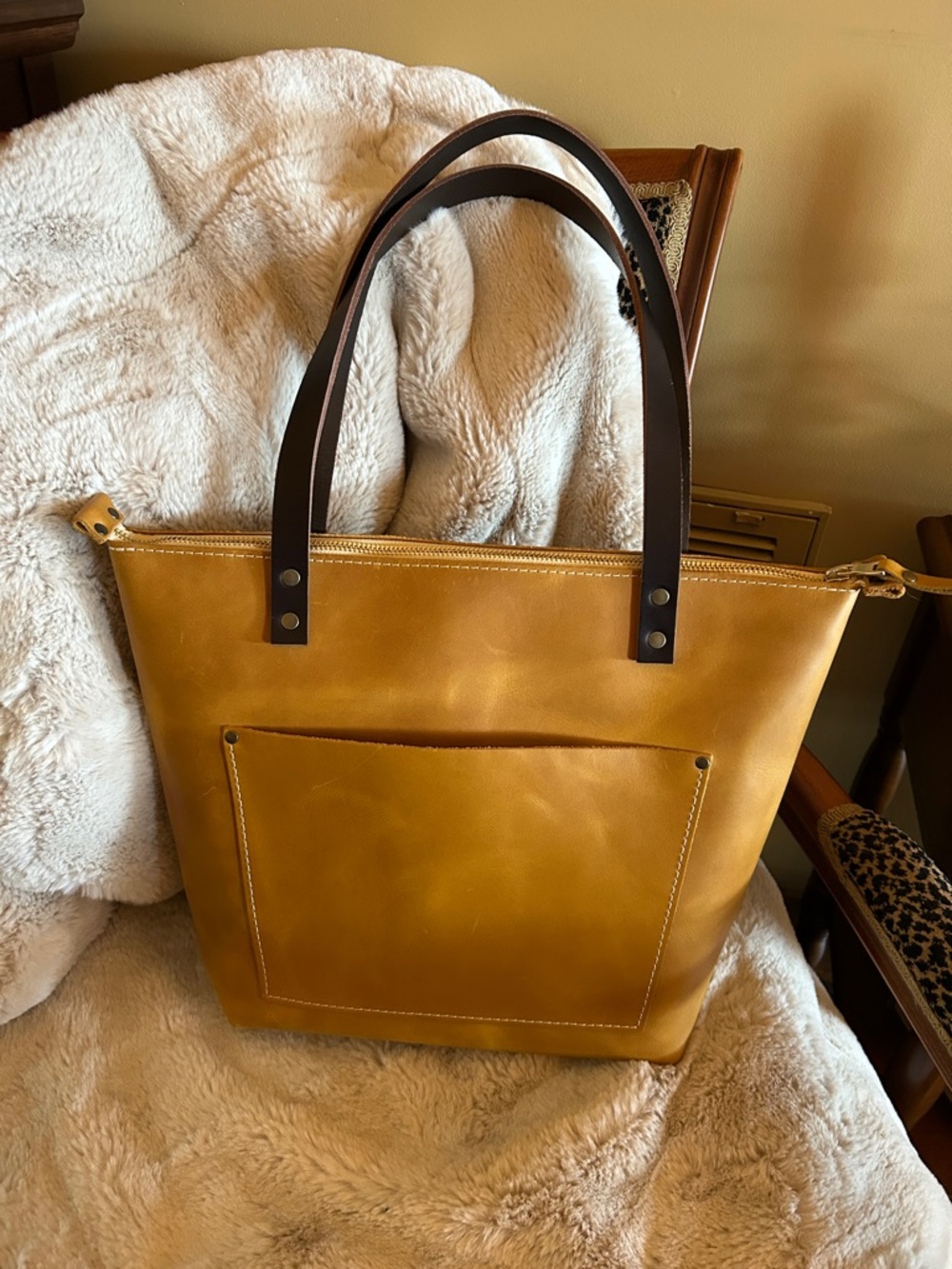 Portland Leather Medium Tote Bag w/ Zipper In Retired Mango
